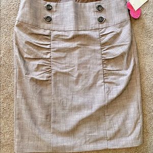 Heart & Soul Juniors Size 7 oatmeal/tan fitted skirt. NWT.